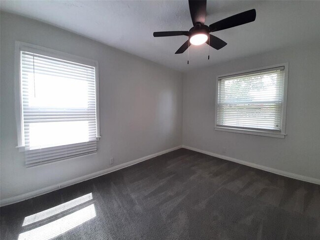 Building Photo - 7607 Moss Rose St