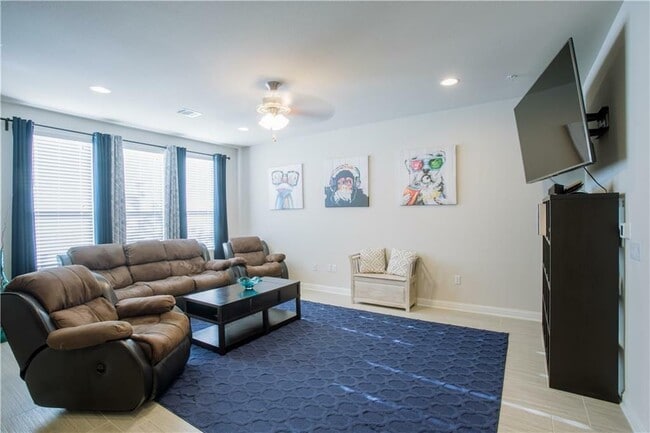 Building Photo - 6814 E Riverside Dr