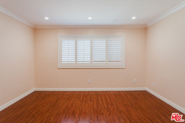 Building Photo - 9047 Riderwood Dr