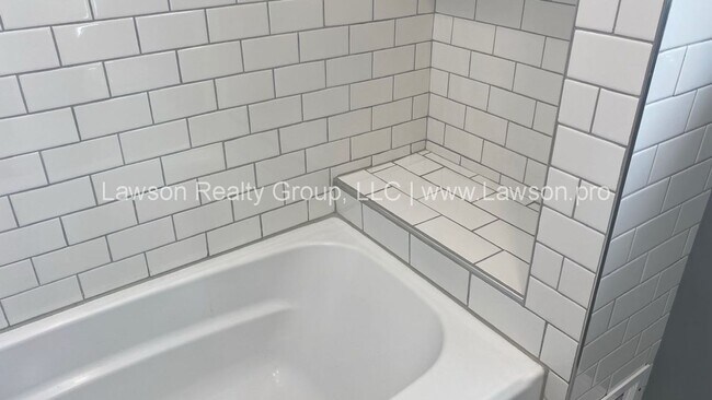 Building Photo - Lovely 4 Bedroom 3 Bath Home in South Roanoke