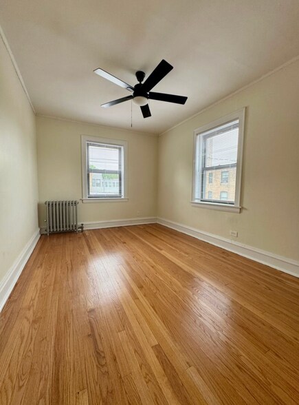Building Photo - 2420 W Lunt Ave