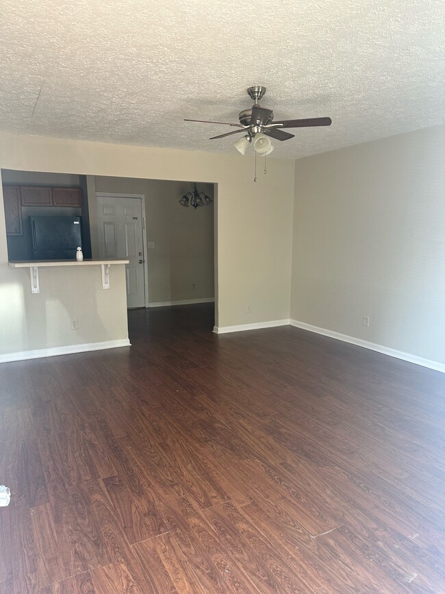 Building Photo - 1107 Riviera Dr