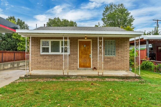 Building Photo - 35 E 600 N