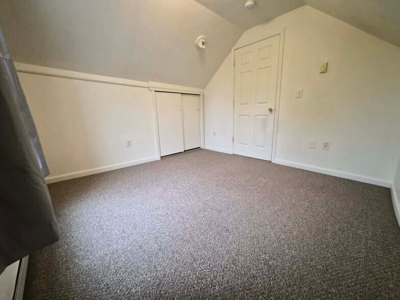 Building Photo - 306 Ridge St