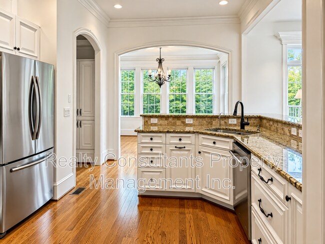 Building Photo - 7517 Henson Forest Dr