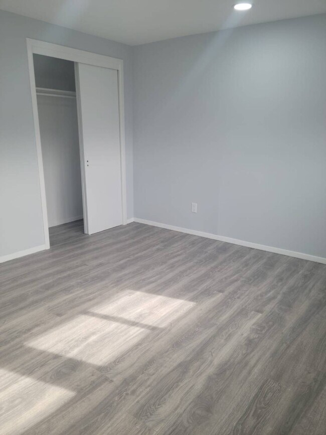 Building Photo - 8 Hardy Ln