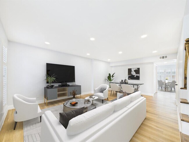 Building Photo - 10380 Briar Forest Dr