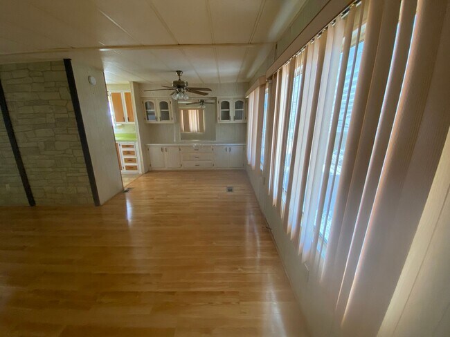 Building Photo - Unique and Spacious home