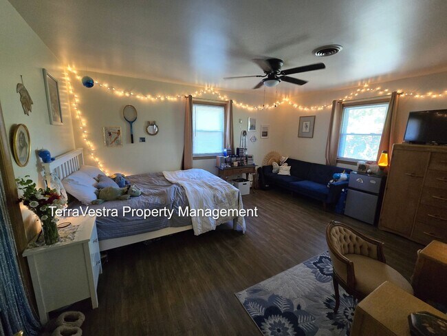 Building Photo - College rental 5 bedroom 4 bathroom Now sh...