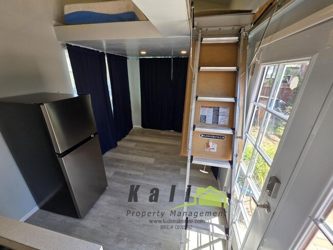 Building Photo - 536 Davidson St