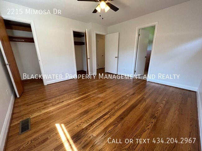 Building Photo - 2215 Mimosa Dr