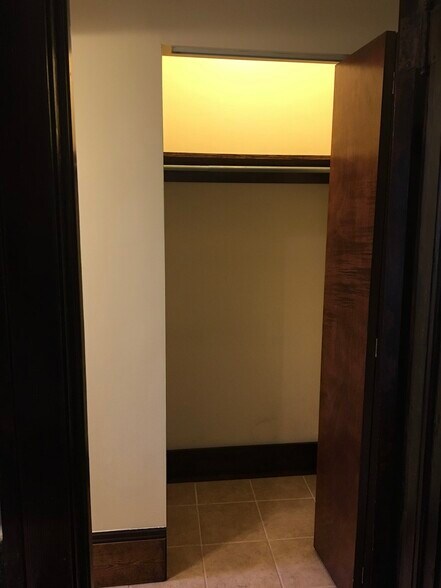 Building Photo - 1745 W 31st Pl