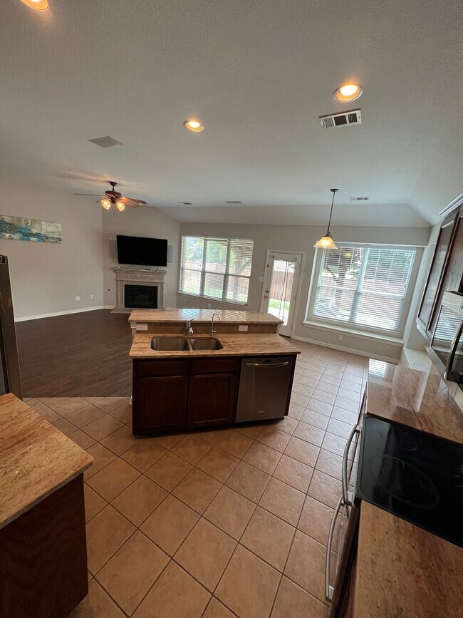 Building Photo - 10141 Sanden Dr