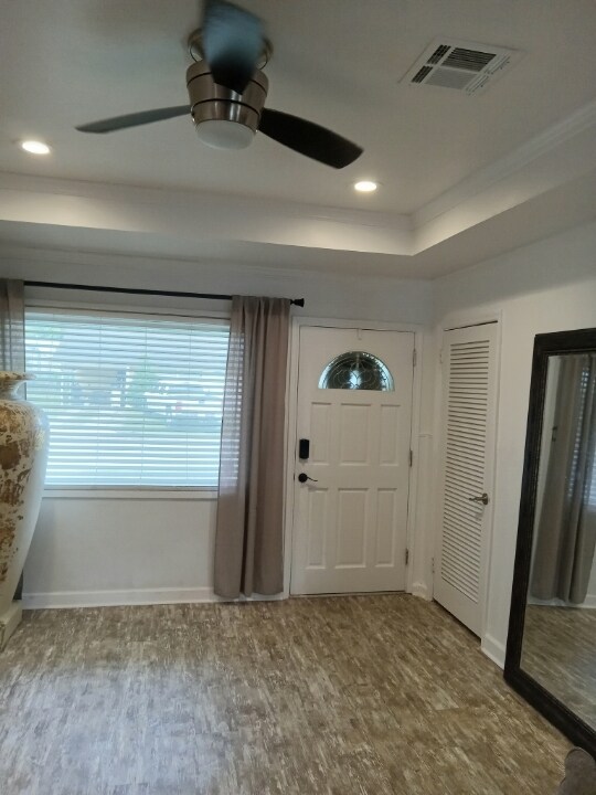 Building Photo - 1901 River Oaks Dr