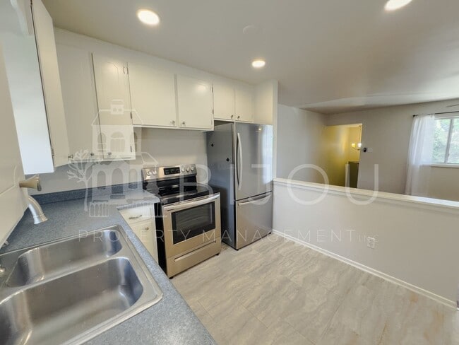 Building Photo - Westside Duplex