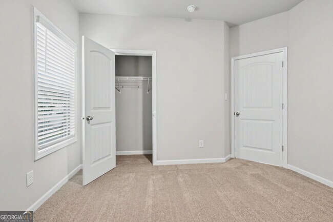 Building Photo - 270 S Ridge