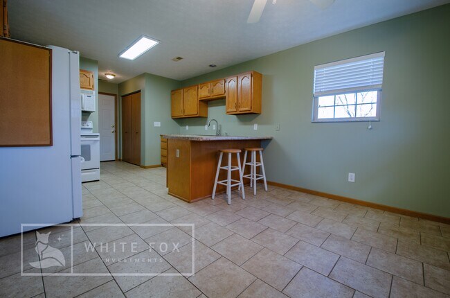 Building Photo - 5990 Fox Trace Ct