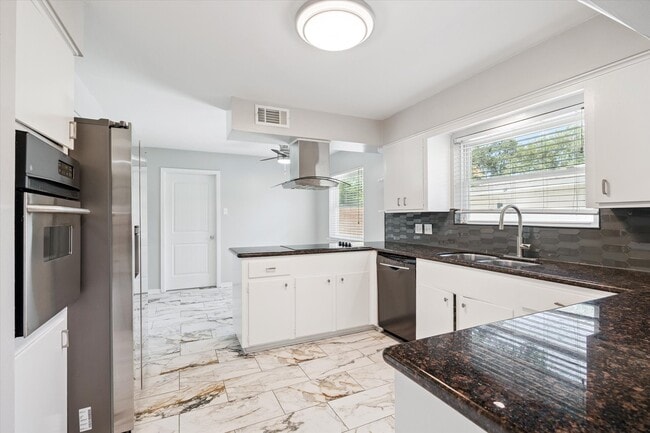 Building Photo - 7822 Braesview Ln