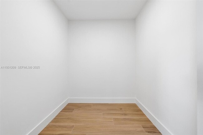 Building Photo - 102 SW 13th Ave