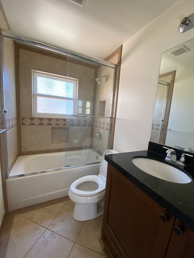 Building Photo - COMPLETELY REMODELED 2 BEDROOM/2 BATHROOM ...