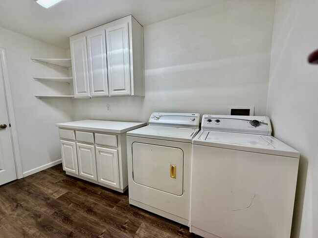 Building Photo - Unique Horse property with 2 units