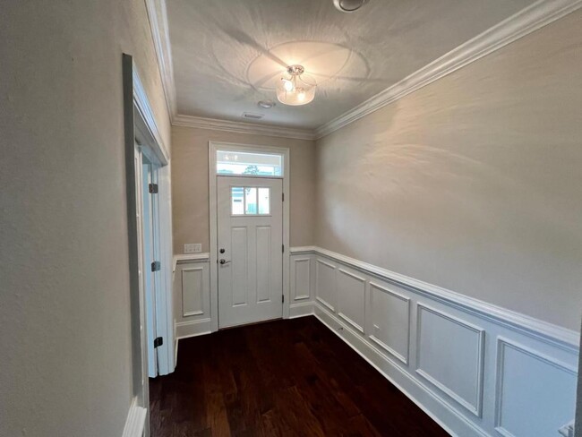 Building Photo - 843 Avery Park Dr