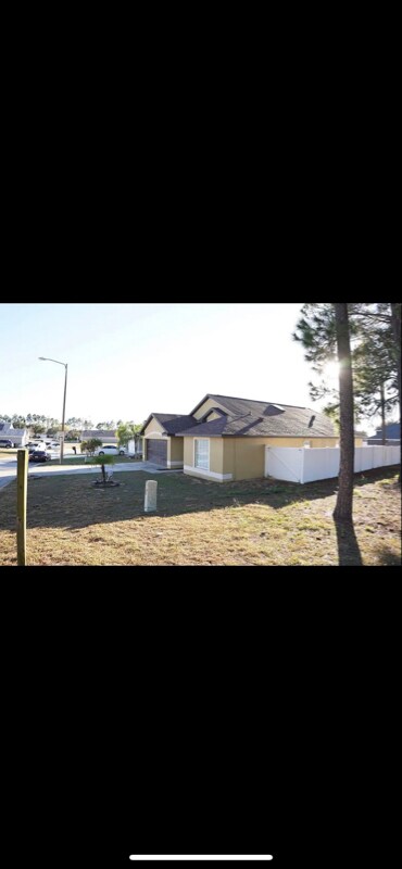 Building Photo - 413 Woodlark Dr