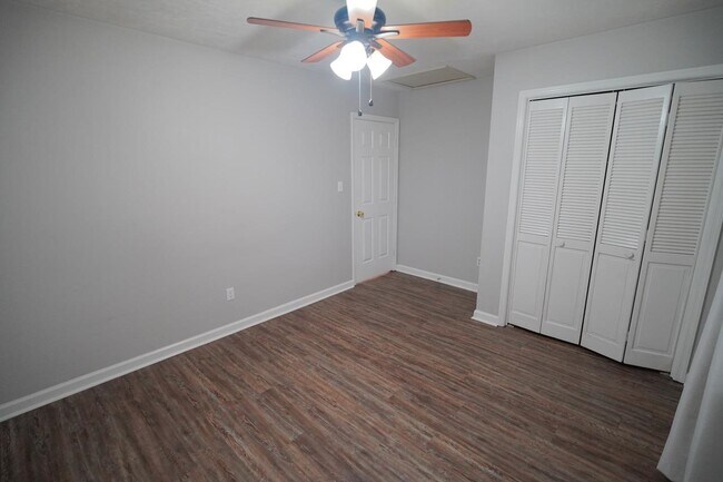 Building Photo - 3027 Oak Hammock Ln
