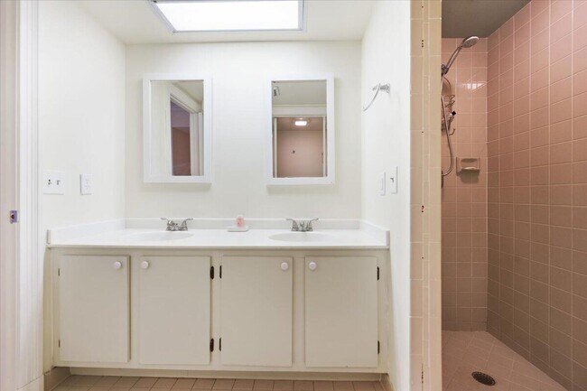 Building Photo - 2835 Polo Island Dr