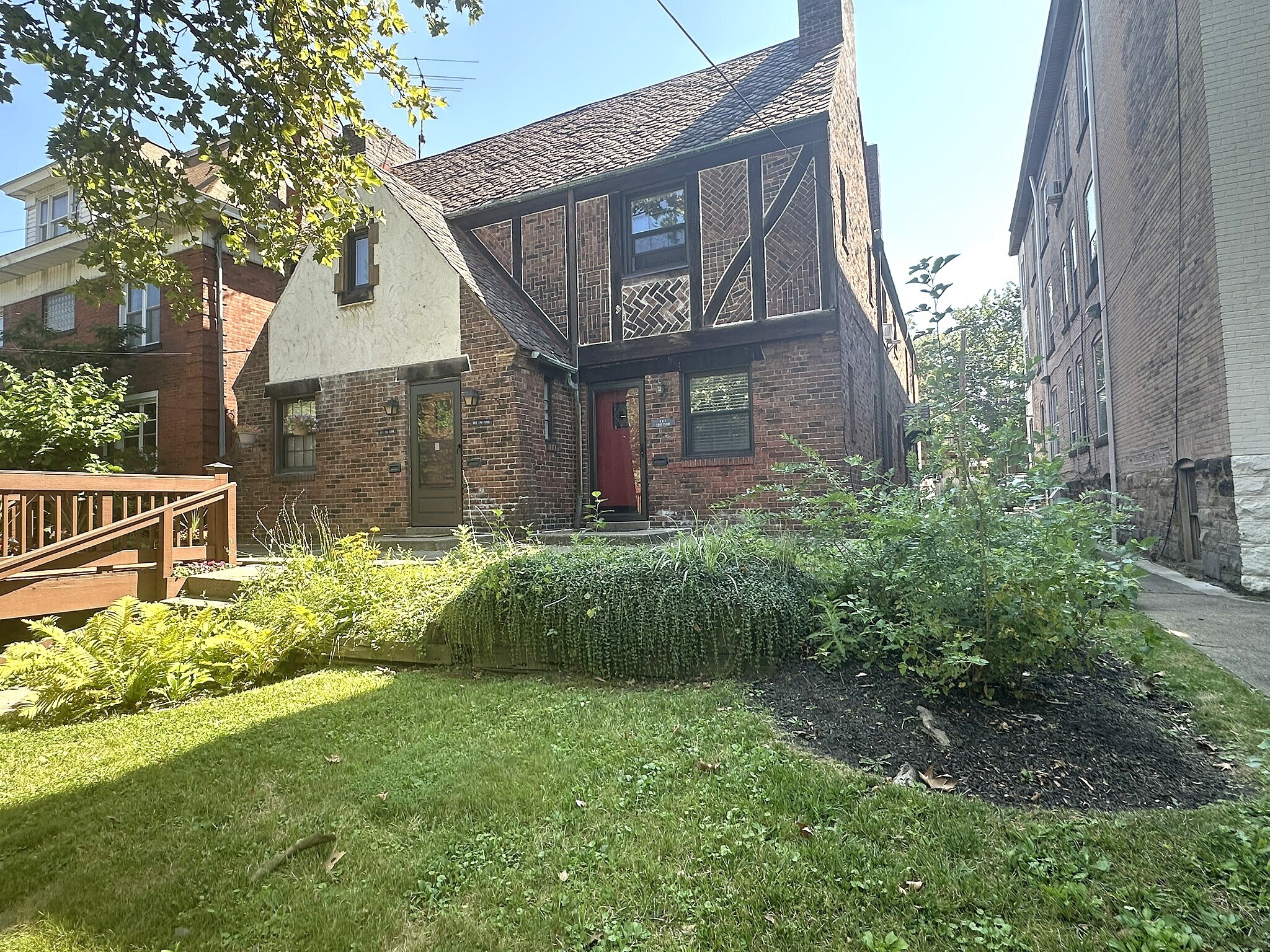 Building Photo - 807 S Braddock Ave