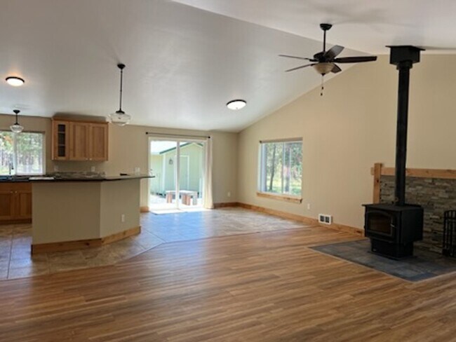 Building Photo - 17447 Auklet Dr