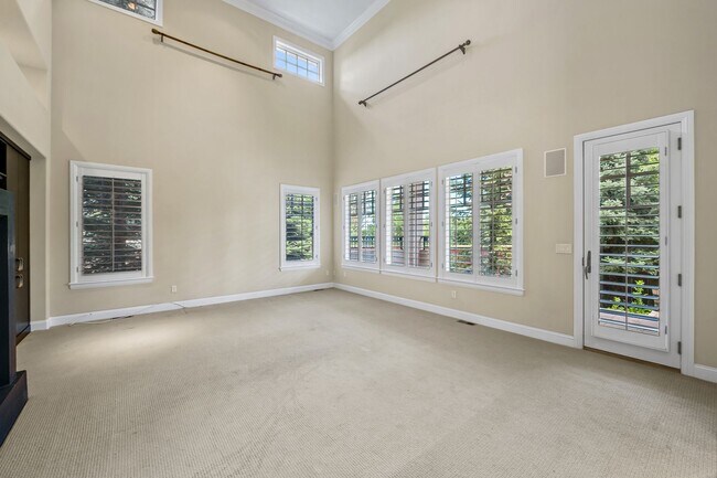 Building Photo - 11 Sommerset Cir