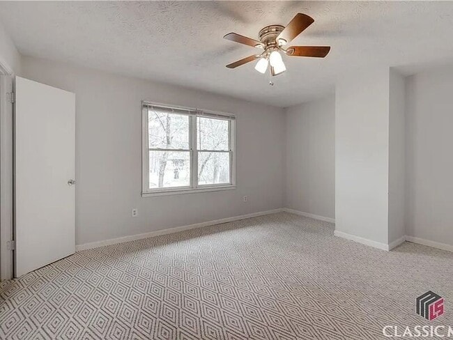 Building Photo - 207 Highland Park Dr
