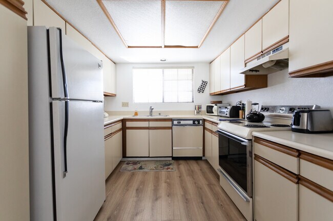 Building Photo - 505 S Farrell Dr