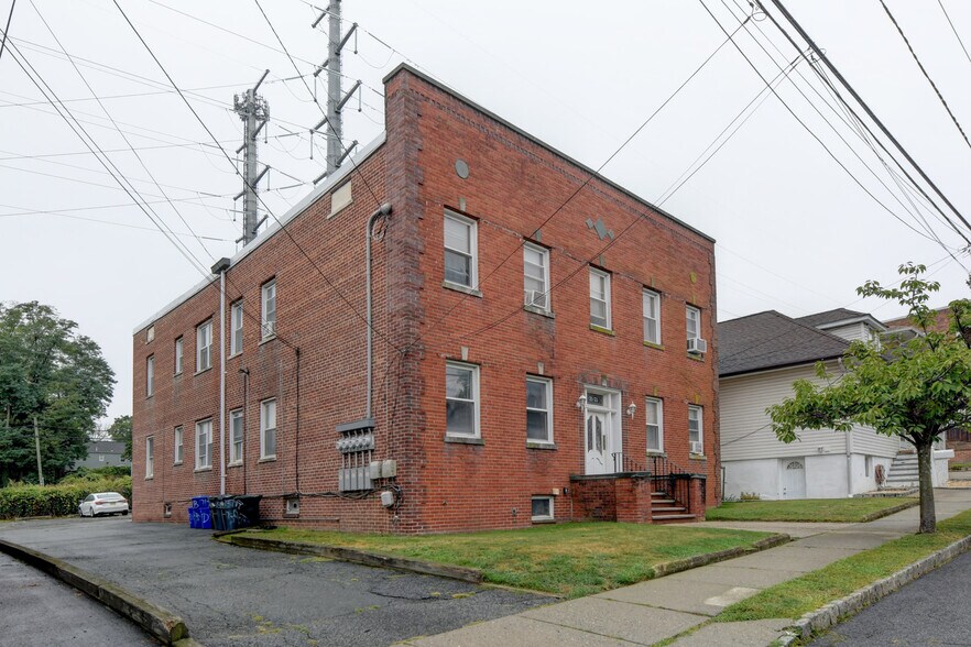 Primary Photo - 71 Carmer Ave