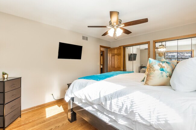 Building Photo - 336 N Walnut St