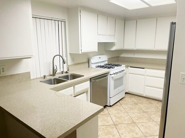 Building Photo - 127 Tiger Ln