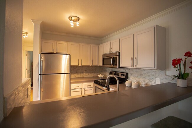 Building Photo - Garden Level Condo in North Boulder