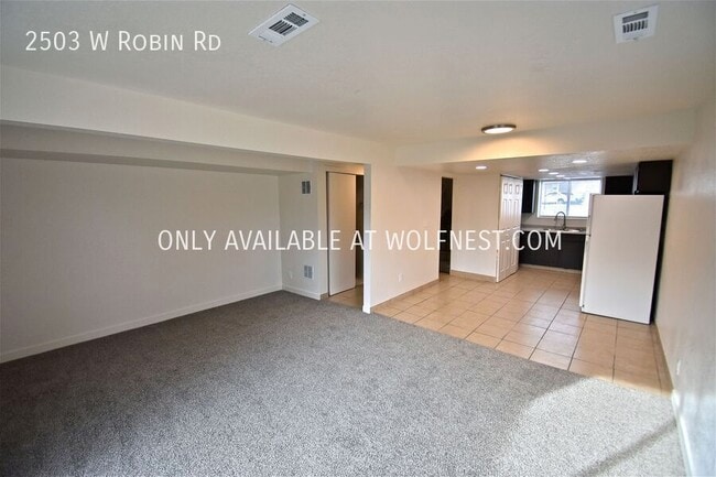 Building Photo - Amazing 3 Bed West Valley Unit!