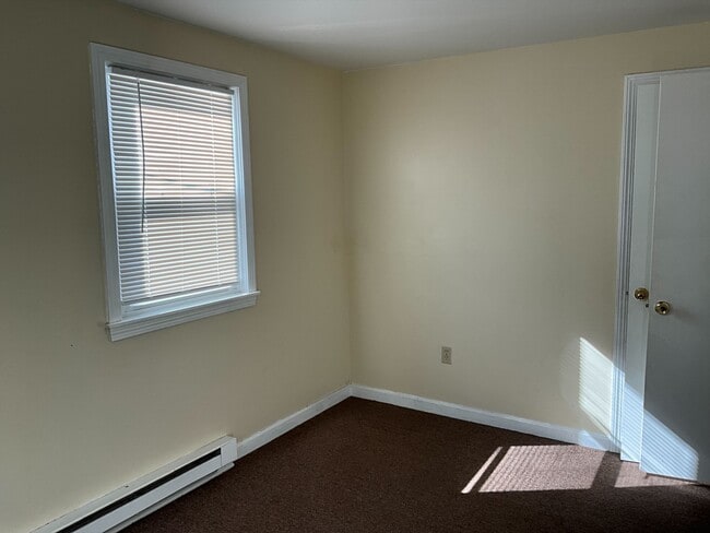 Building Photo - 35 Armory St