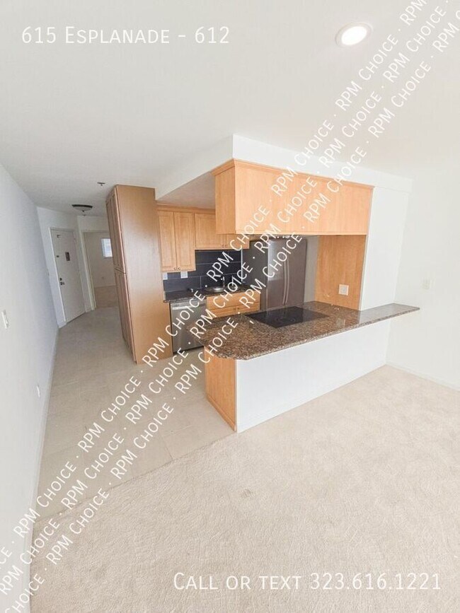 Building Photo - 615 Esplanade-612