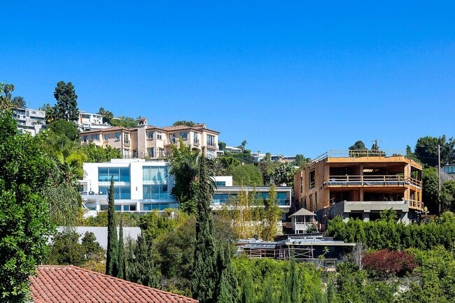 Building Photo - 9080 Shoreham Dr