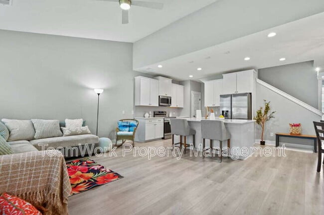 Building Photo - 7763 Park Gate Dr