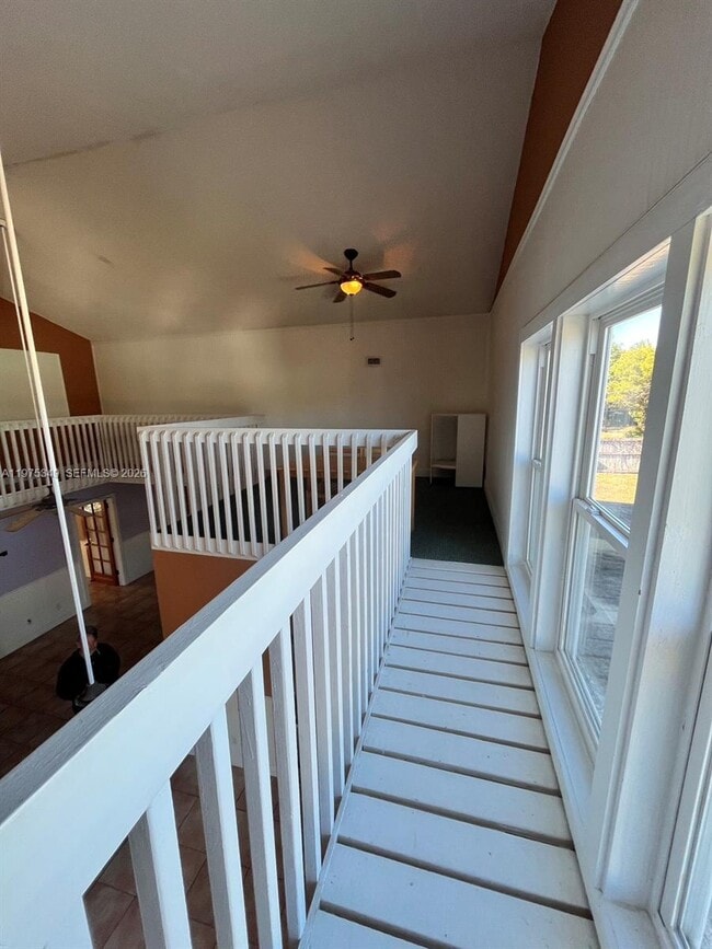 Building Photo - 8075 SE Palm St