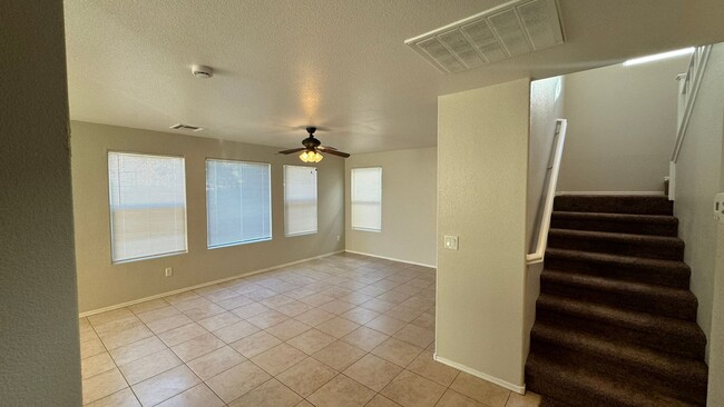 Building Photo - 4 Bedroom plus loft in Henderson