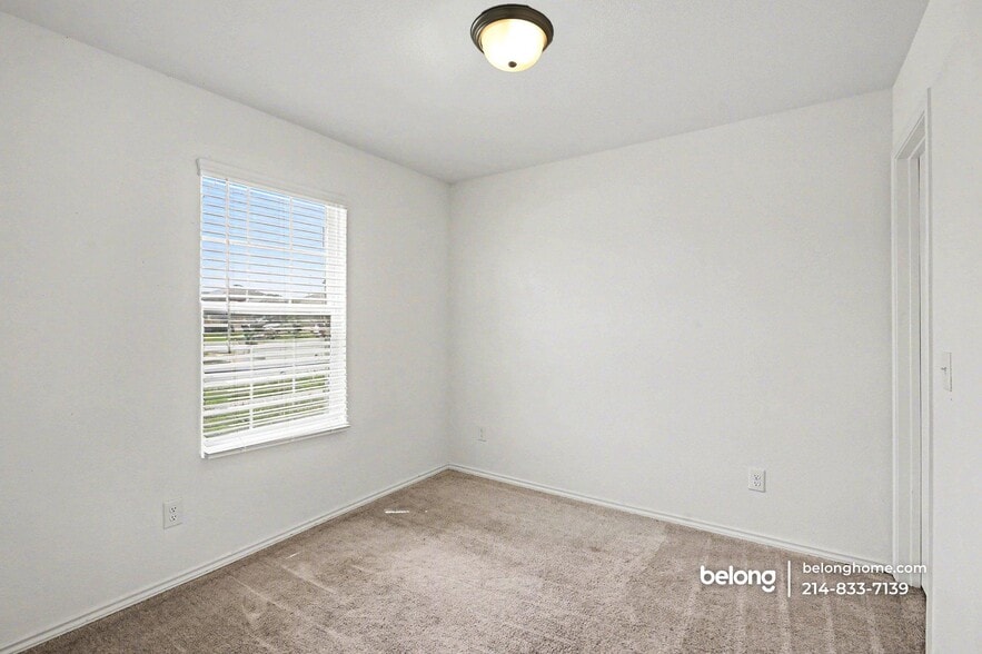 Building Photo - 1020 Valerian Dr