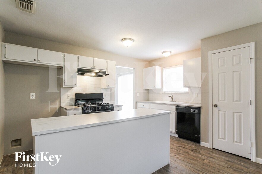 Building Photo - 14530 County Cress Dr