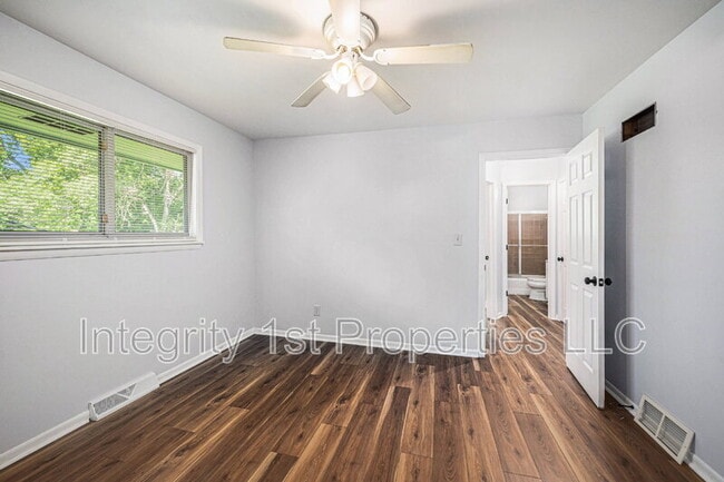 Building Photo - 4202 N Askew Ave