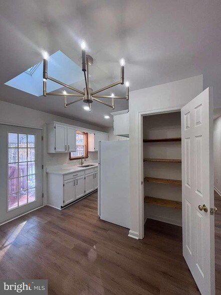 Building Photo - 10056 Carters Ln