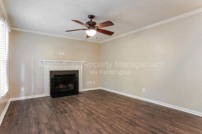 Building Photo - 220 W Elm Ave